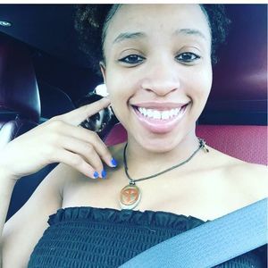 Meet your Posher, Denise