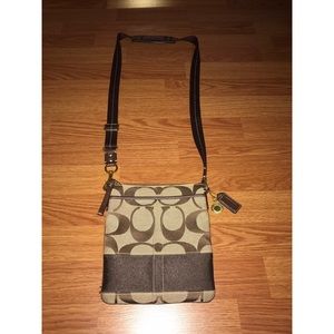 Coach Signature crossbody/ messenger bag Coach Signature crossbody/ messenger bag