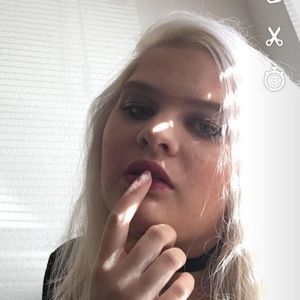 Meet your Posher, Alexis