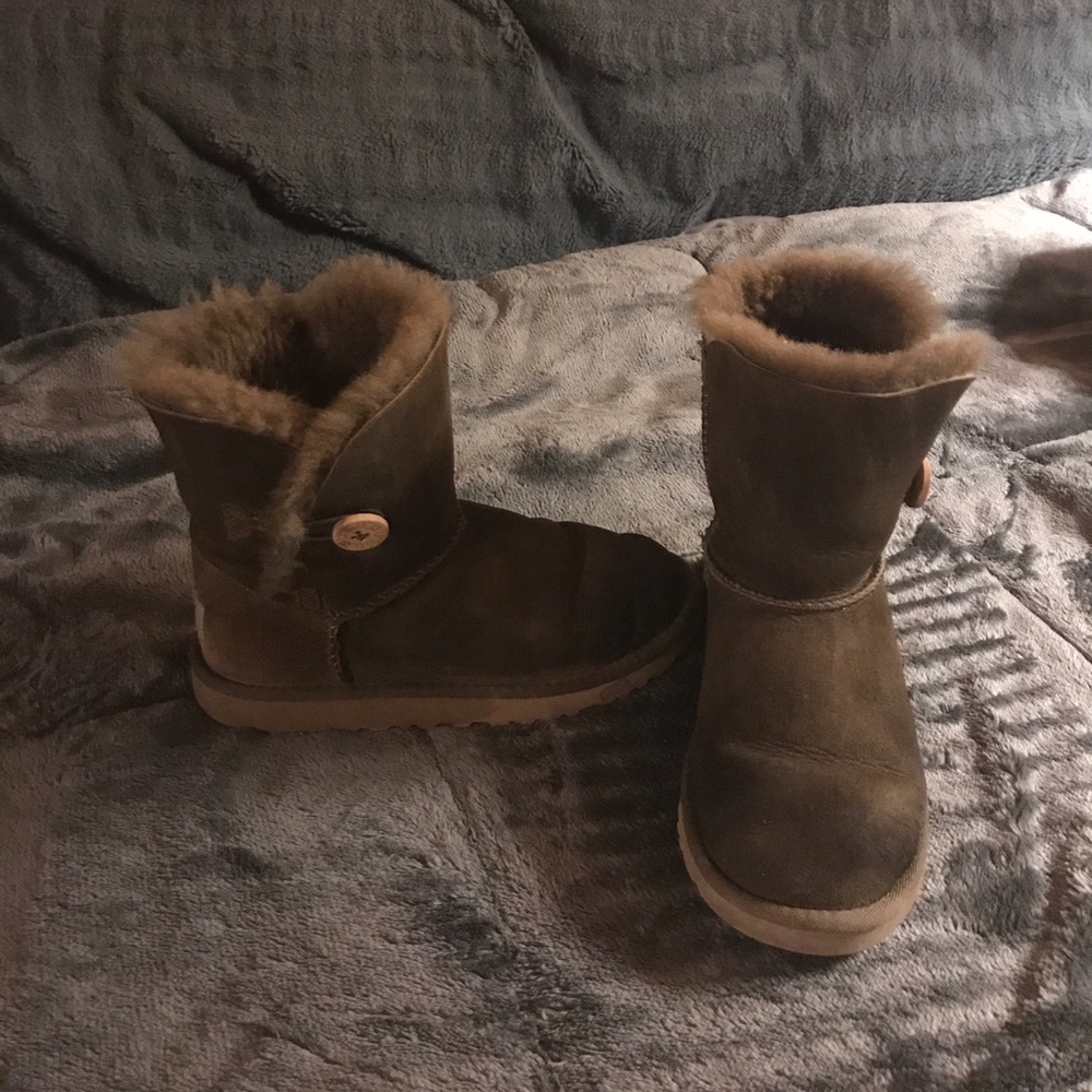 Brown Bailey button uggs