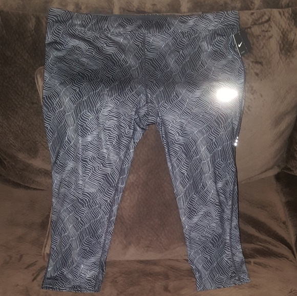 Nike Essential Dri-Fit Crop Running Tights, Sz 1X - Picture 5 of 7