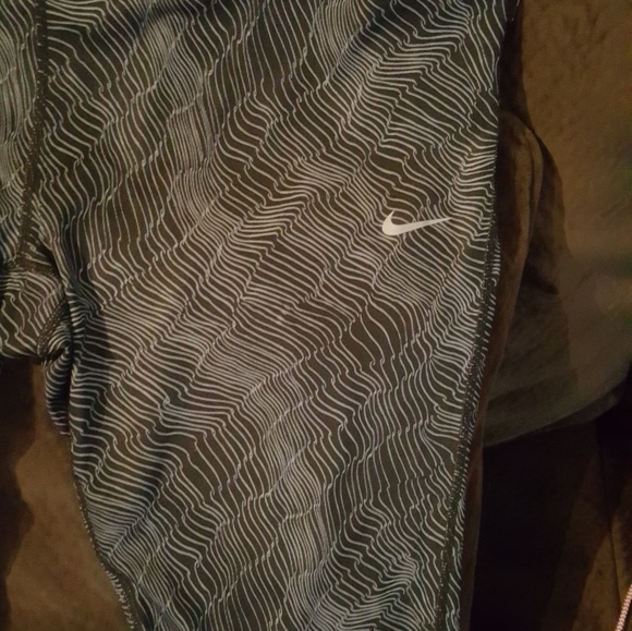 Nike Essential Dri-Fit Crop Running Tights, Sz 1X - Picture 6 of 7