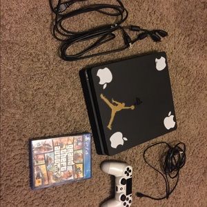 Ps4 White controller all wires Grand theft auto