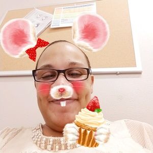 Meet your Posher, Mia