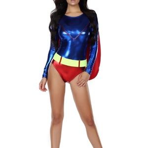 Costume super girl brand new. Never worn