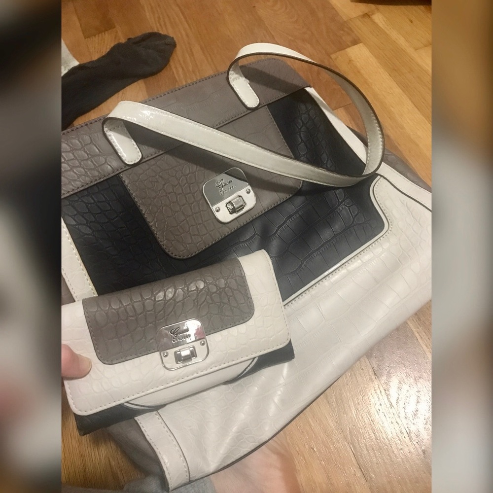 Guess purse and matching wallet