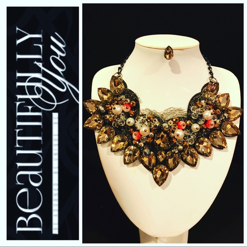 SOLD❣️❣️GLASS STONE STATEMENT NECKLACE SET