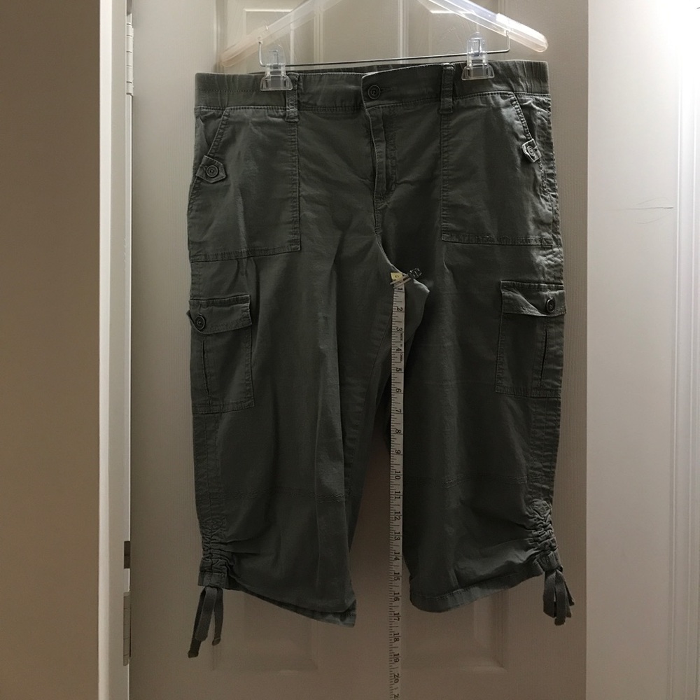 ➕Plus size cargo style Capri