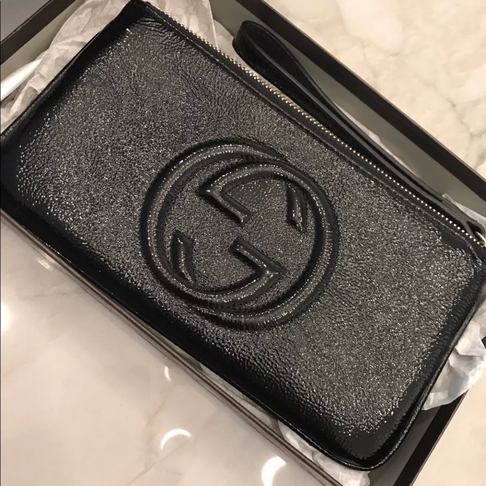 AUTHENTIC GUCCI SOHO PATENT LEATHER WRISTLET