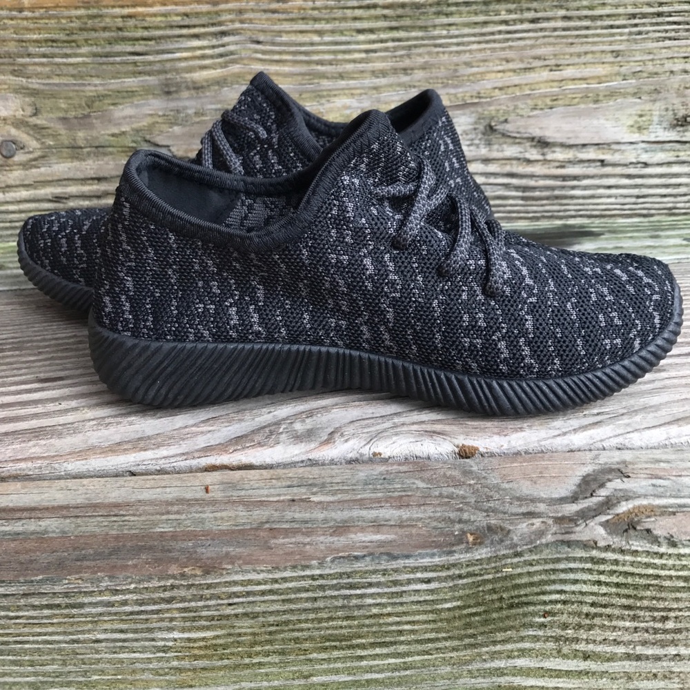 New 🔥Fly Knit Sneakers  🔥Sz 5.5-10🔥 - Picture 4 of 7