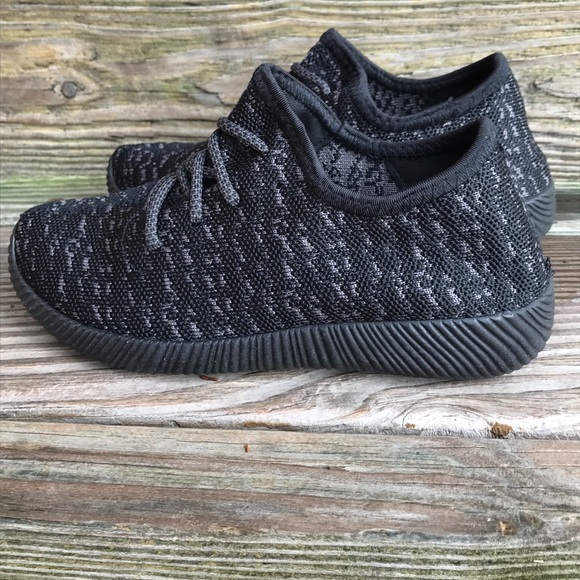 New 🔥Fly Knit Sneakers  🔥Sz 5.5-10🔥 - Picture 3 of 7