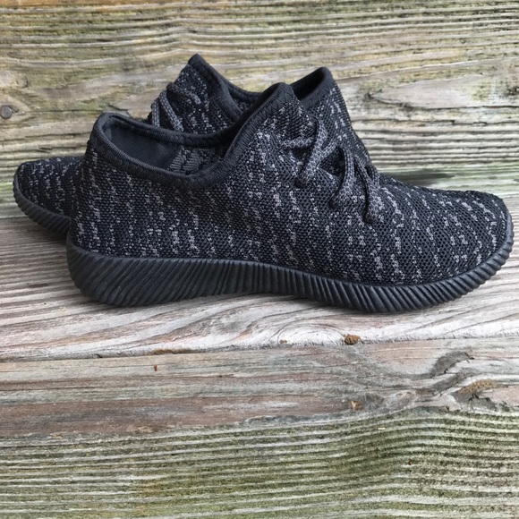 New 🔥Fly Knit Sneakers  🔥Sz 5.5-10🔥 - Picture 4 of 7