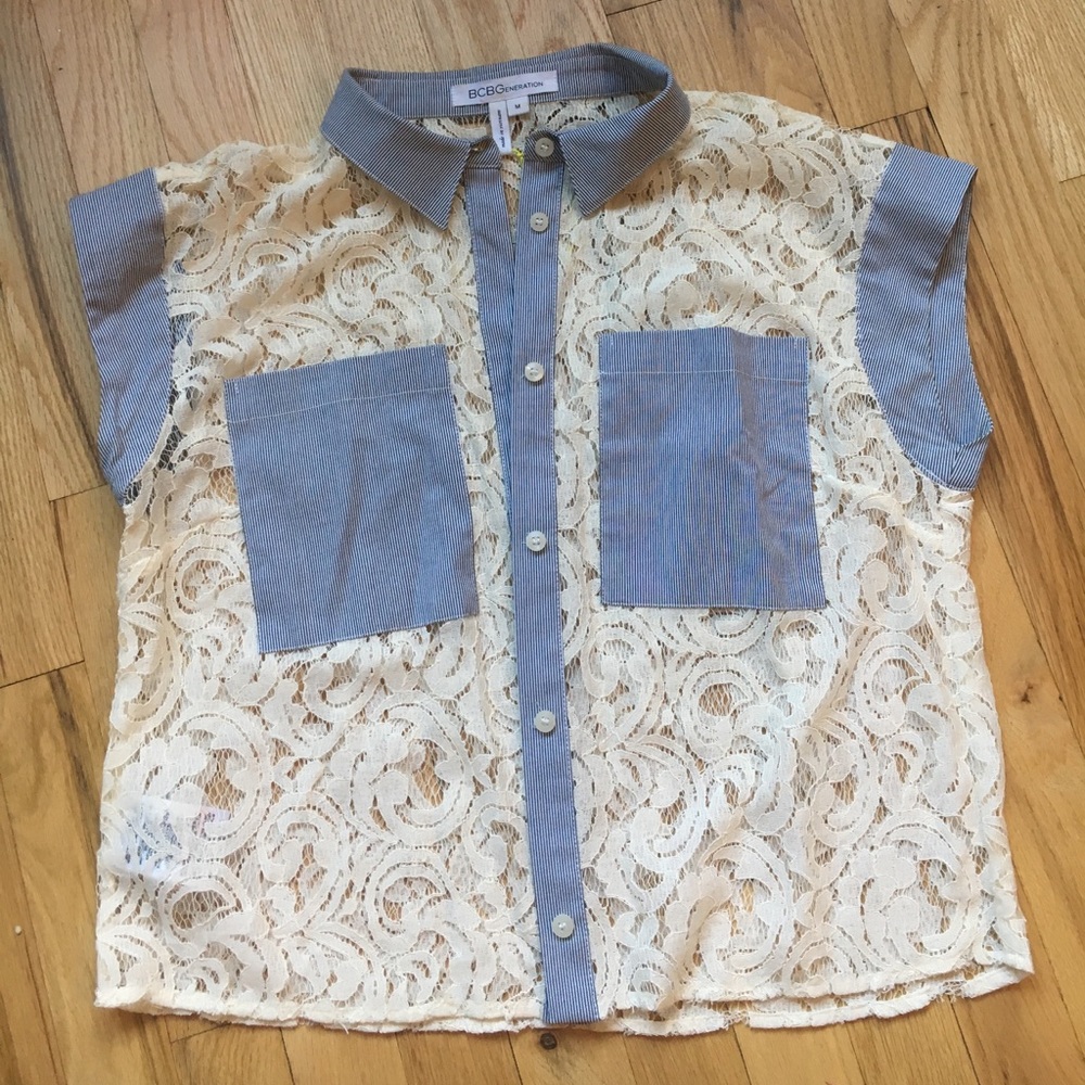 BCBGeneration white lace blouse & sear-sucker trim
