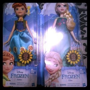 Elsa and Anna Frozen dolls set