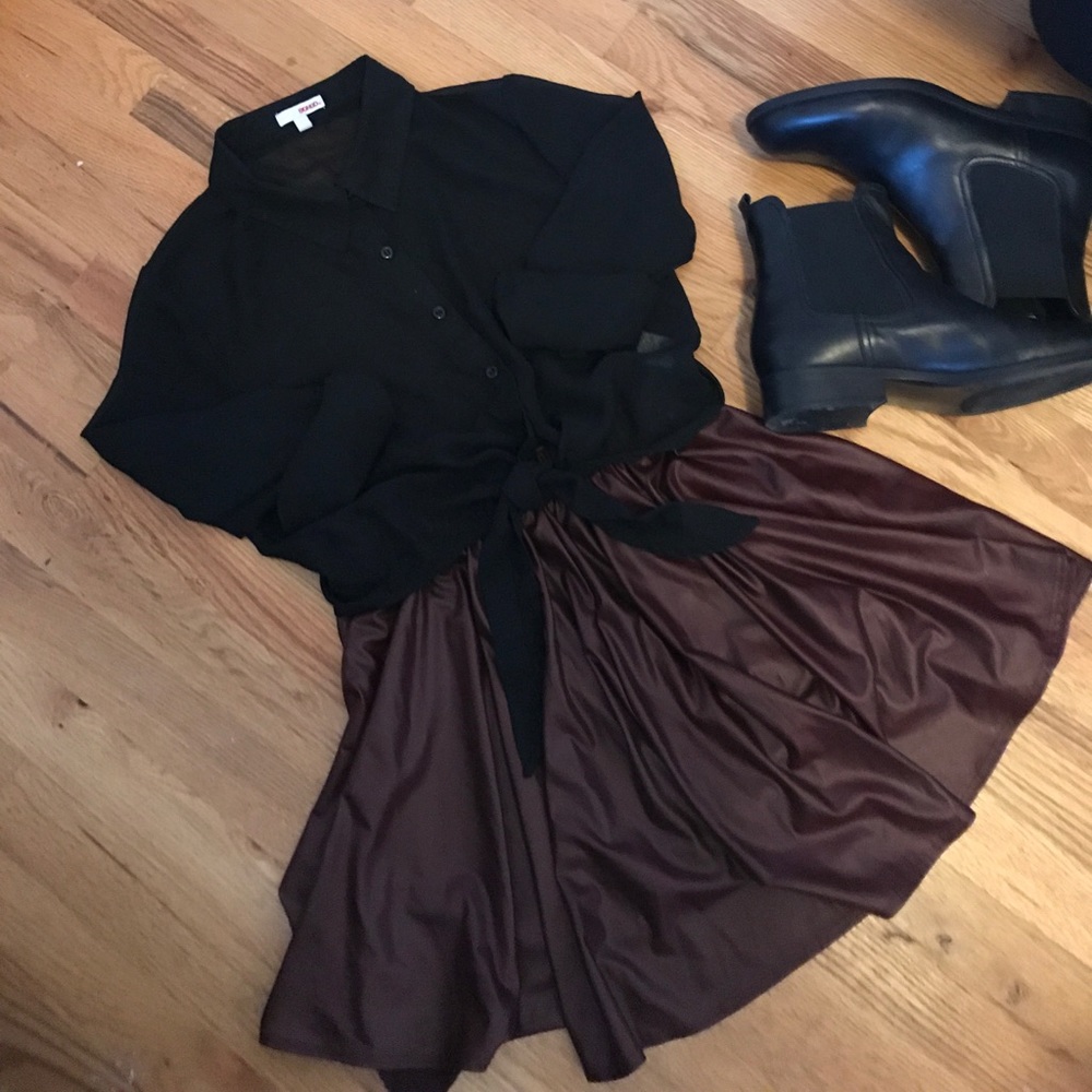 Bongo Cropped Black Blouse