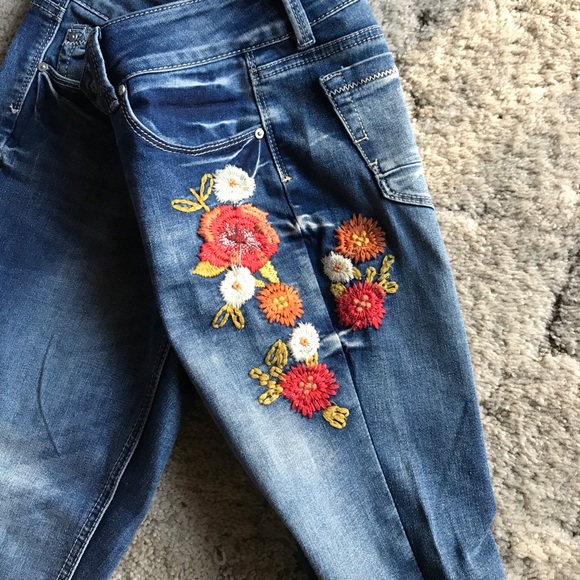 Jeans - Picture 2 of 4