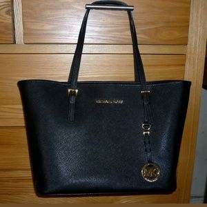 Michael Kors New Jet Set Large Saffanio Travel B