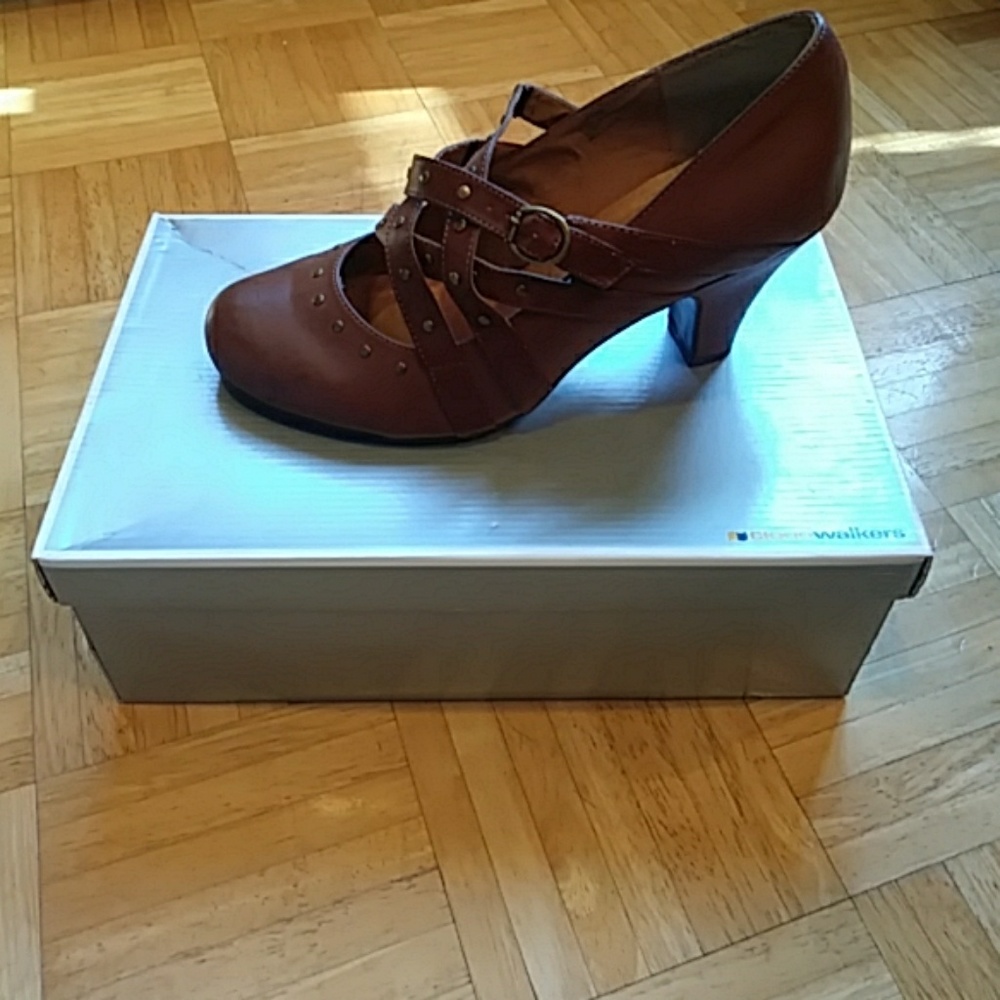 NEW strappy grommet mary jane heels