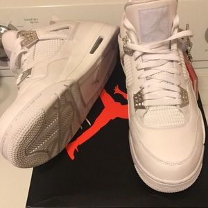 Jordan Retro 4 “Pure Money”