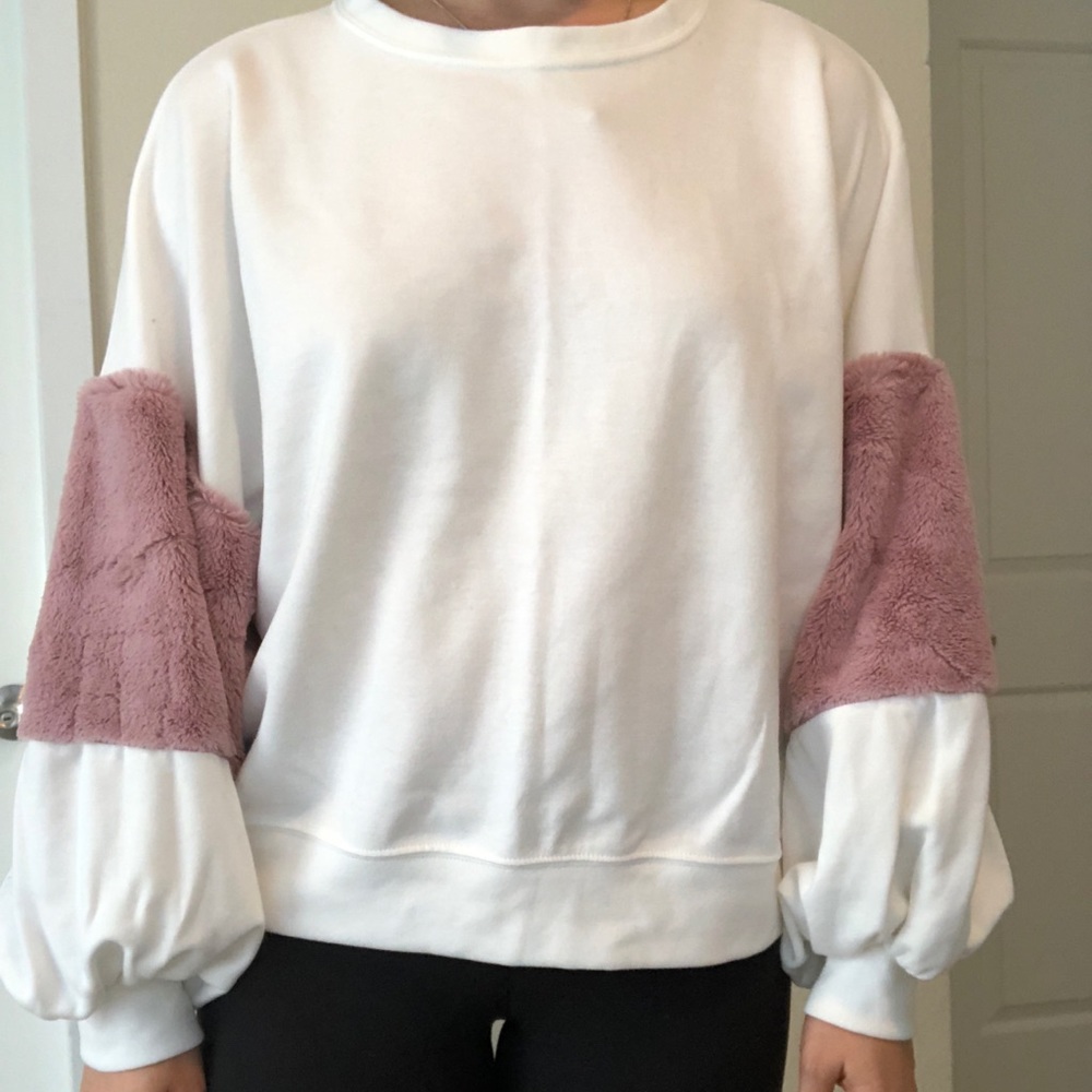 While Zara sweatshirt with pink furry sleeves