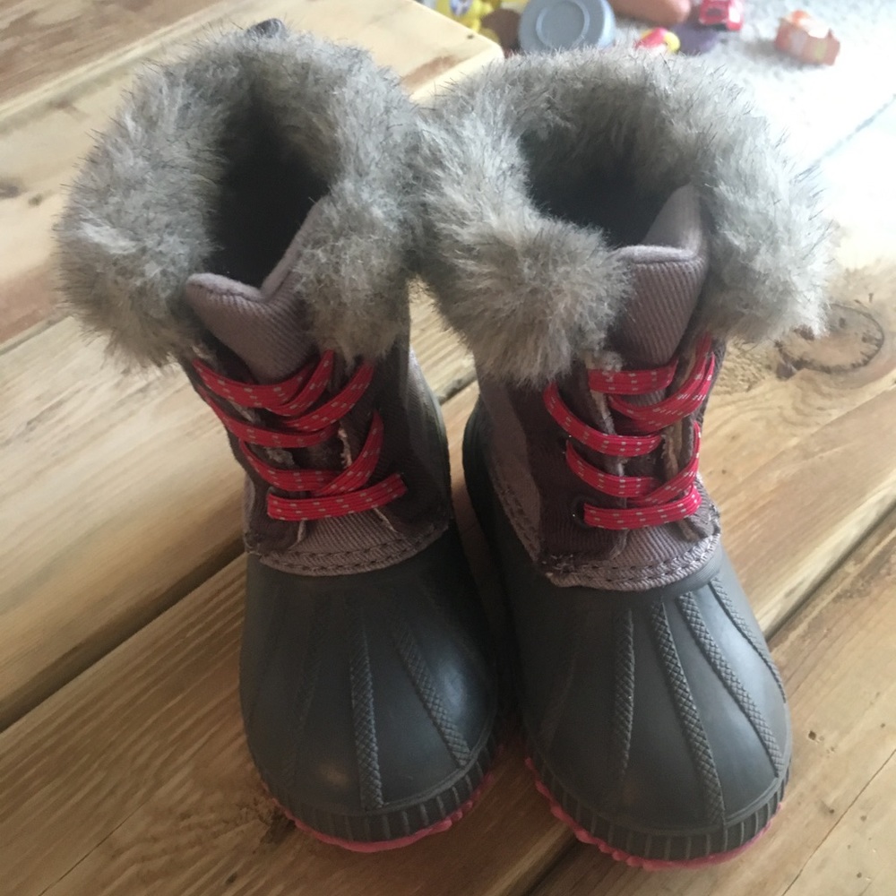Snow boots
