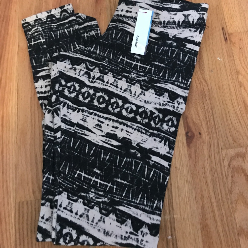 NWT Garage Black and Cream Printed Leggings