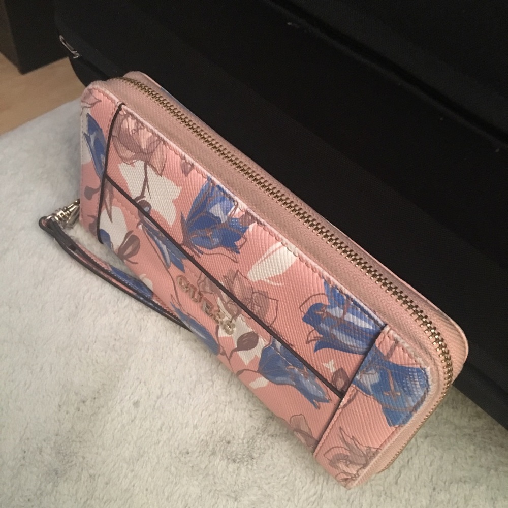 Guess Wallet