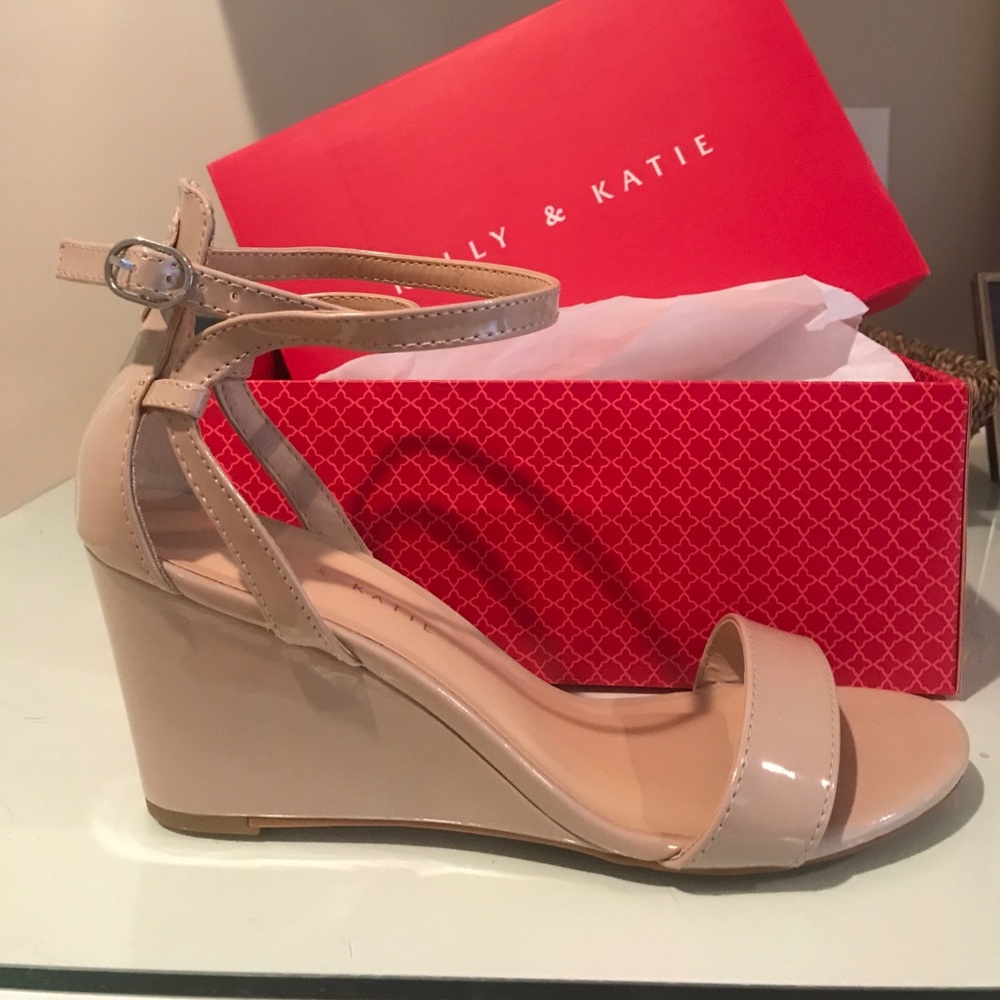 Nude Wedges