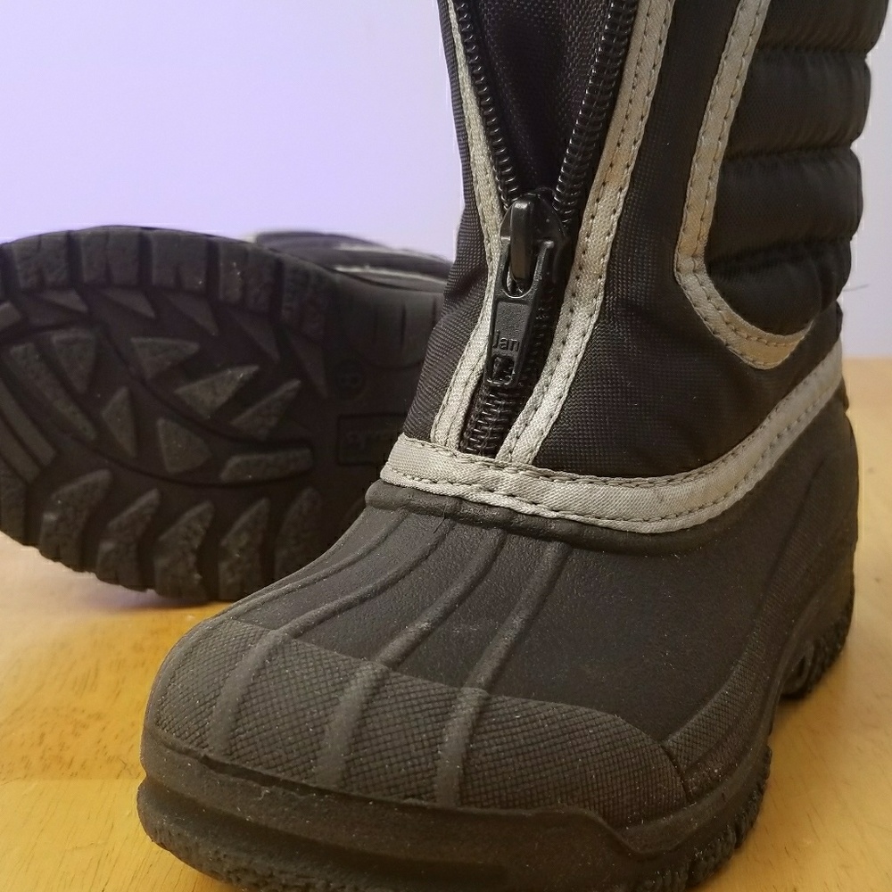 Snow boots