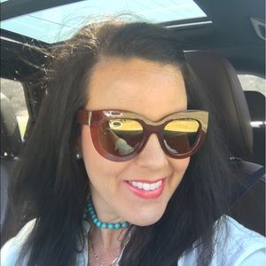 Meet your Posher, Crystal