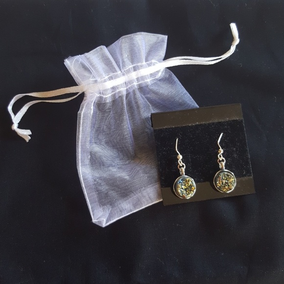 Earrings - Picture 1 of 2