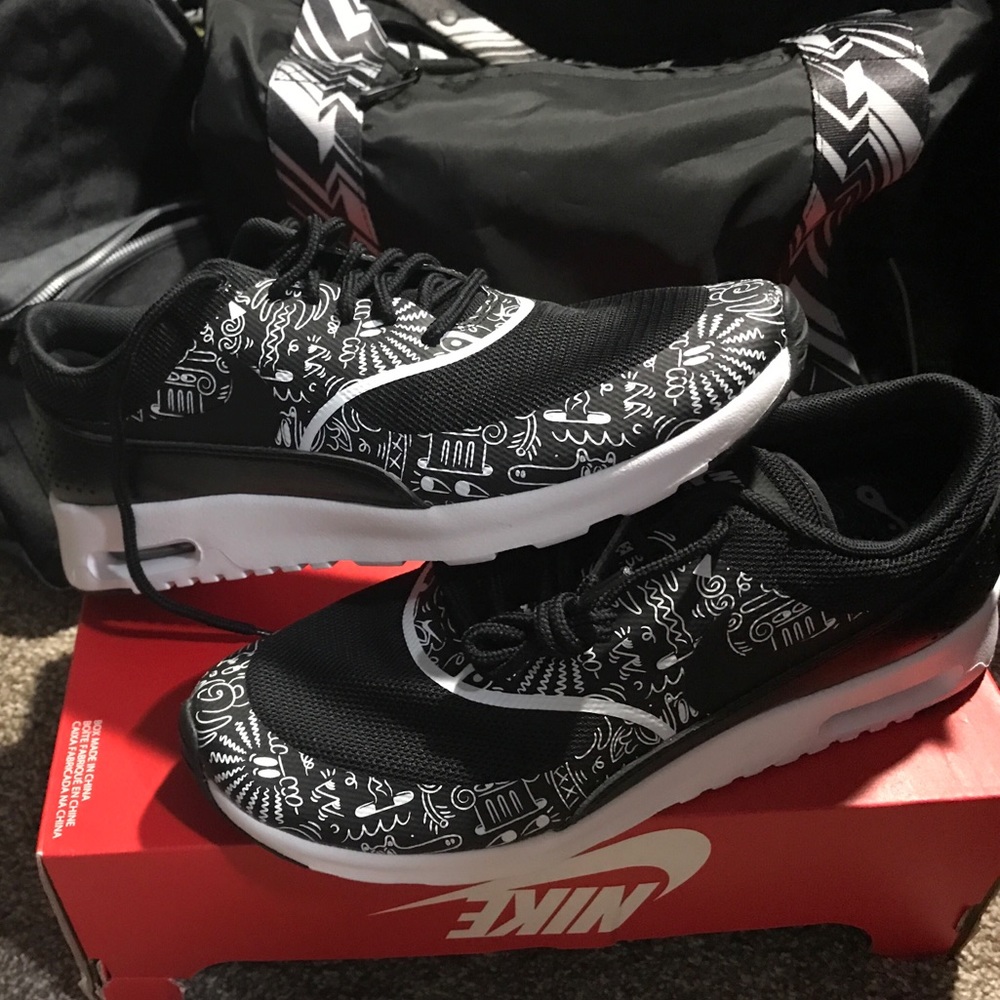 SOLD ON Ⓜ️-NIKE AIR THEA PRINT