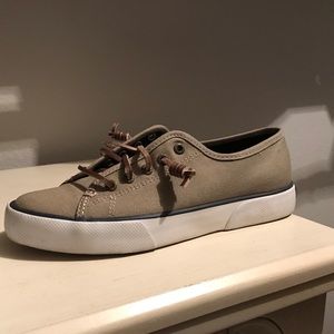 Women Sperry’s 6 1/2