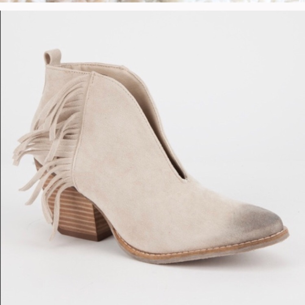 Fringe boots