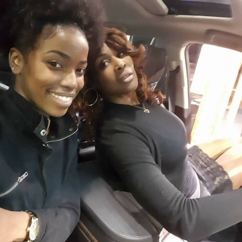 Meet your Posher, Elle