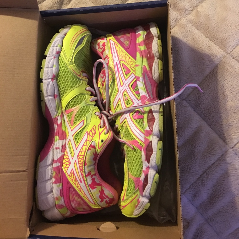 ASICS Gel-Noosa Tri8 women’s size 10