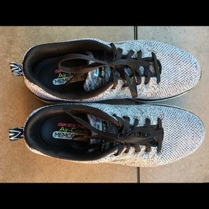 Sketchers Air-Cooled Memory Foam 6.5 Sneakers