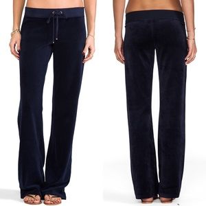 Juicy Couture classic velour pants in navy!