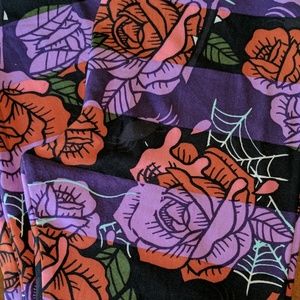 RARE! NWT! OS HALLOWEEN CAPSULE ROSE LEGGINGS!