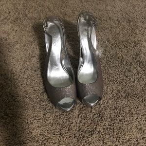 GUESS heels