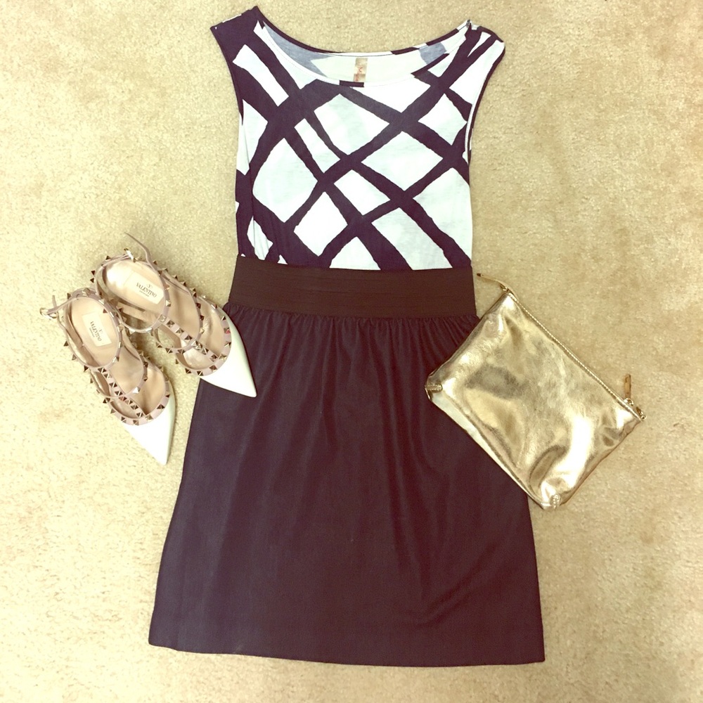 Navy blue and off white dress with POCKETS 💙