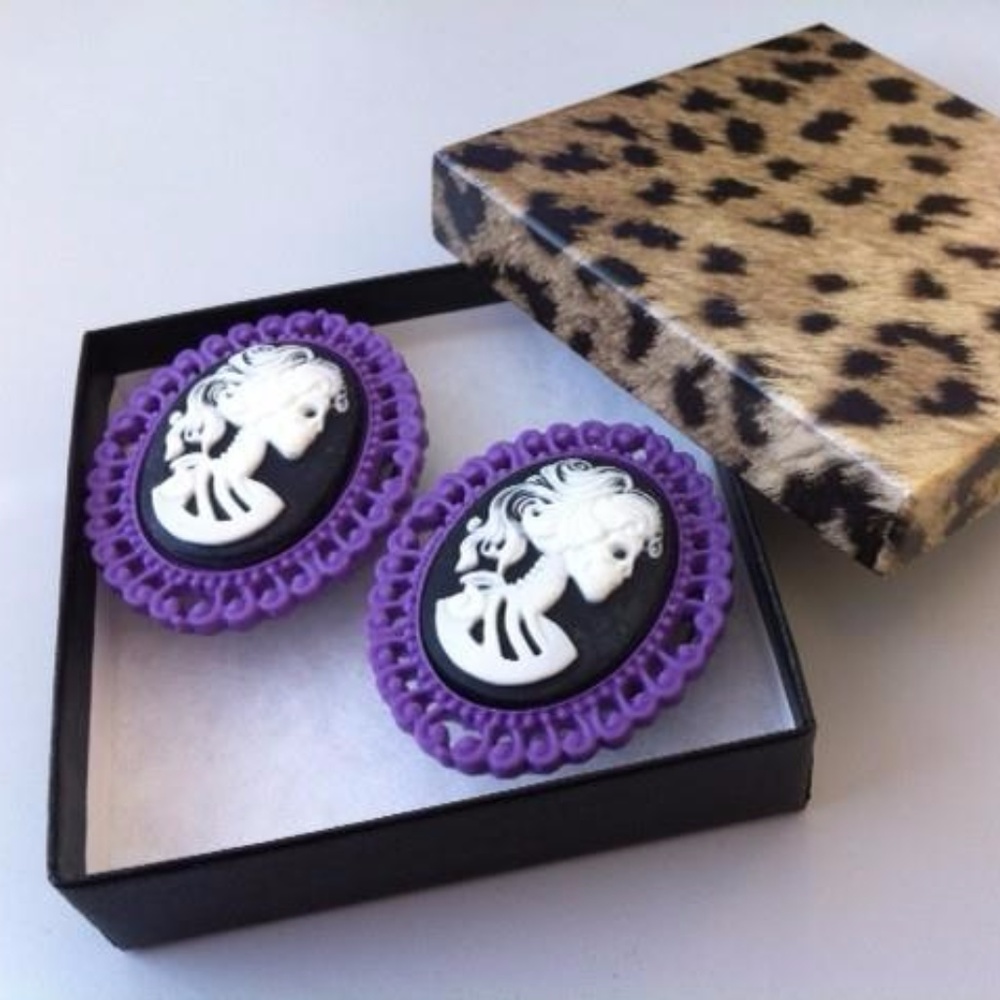 Skull Cameo Plugs Earrings - For Gauged Ears