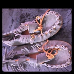 minnetonka grey/blue moccasin