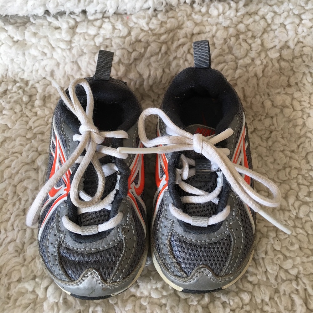 Baby nikes!! - Picture 2 of 5