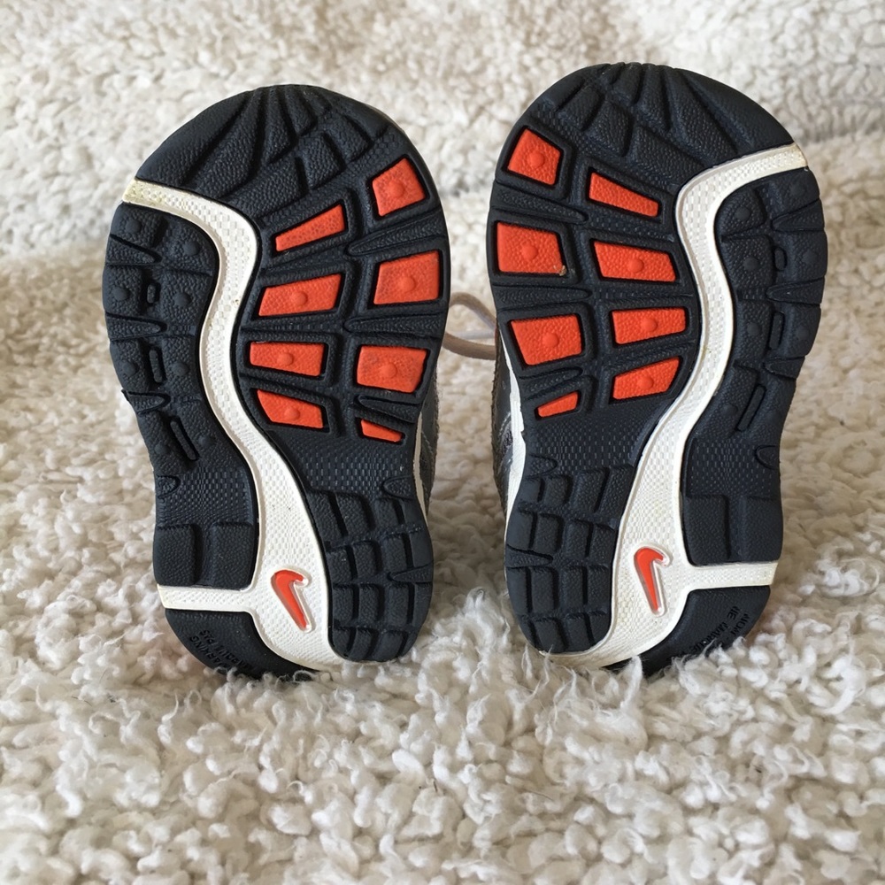 Baby nikes!! - Picture 4 of 5