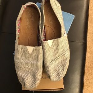 TOMS classic size 10 slip on