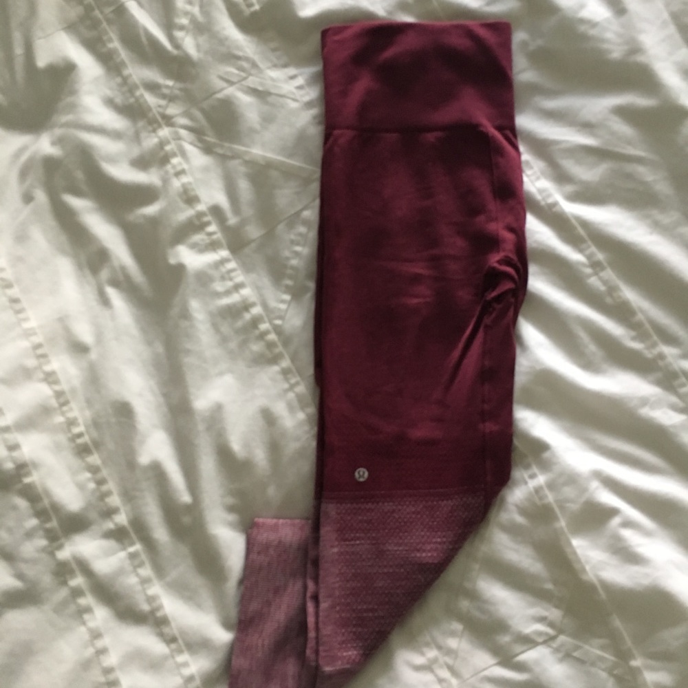 Like NEW!! Lululemon ombré crop. Sz 6