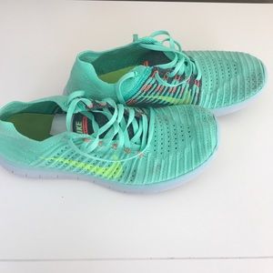 Nike free rn flyknit - green glow