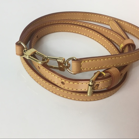 😍SOLD😍Louis Vuitton 46" Incs Adjustable Strap - Picture 2 of 8