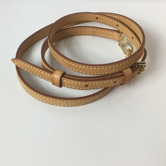 😍SOLD😍Louis Vuitton 46" Incs Adjustable Strap - Picture 4 of 8